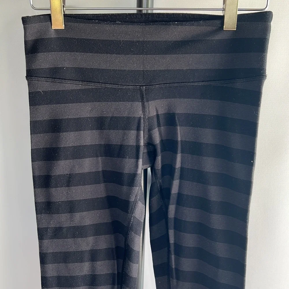 Lululemon Full Length Striped Leggings - sz 6 - Picture 3 of 4